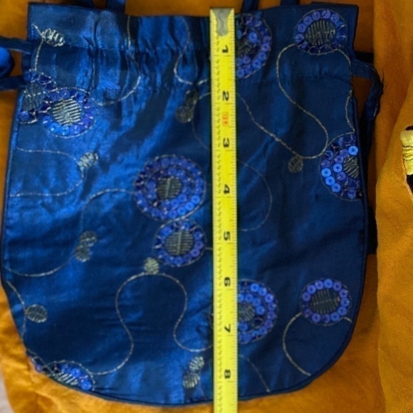 Darling Little Silky Evening Purse w Drawstring - Picture 7 of 9